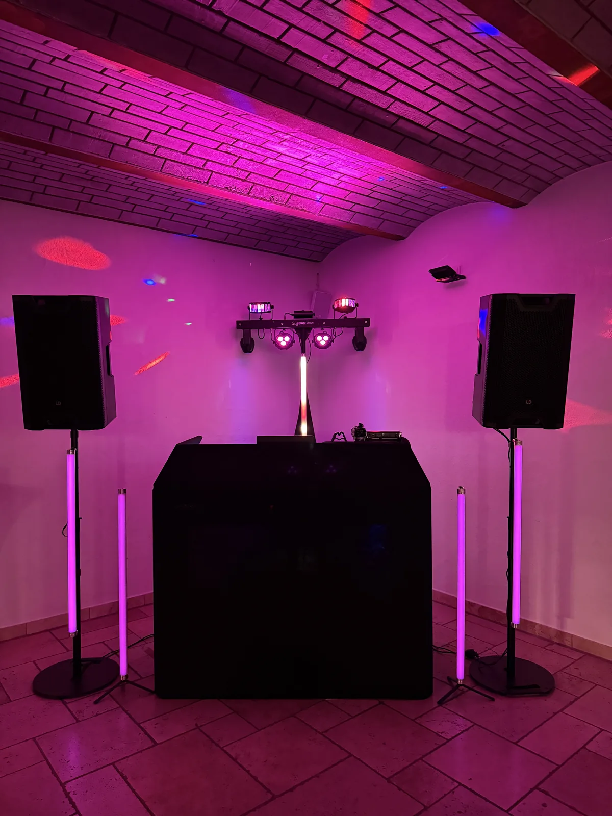Installation DJ avec éclairage coloré au Hofgut Dösterhof