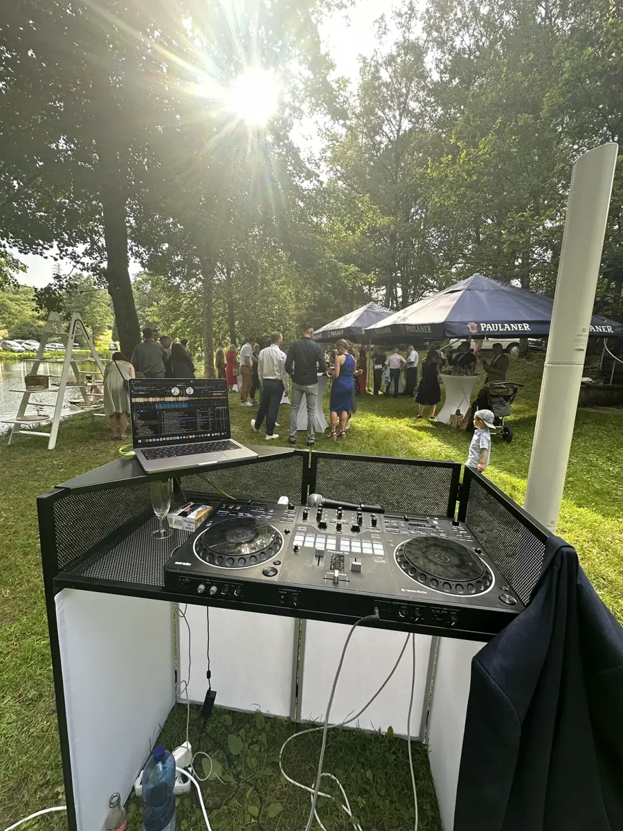 DJ au vin d’honneur en plein air à Merker’s Waldscheune