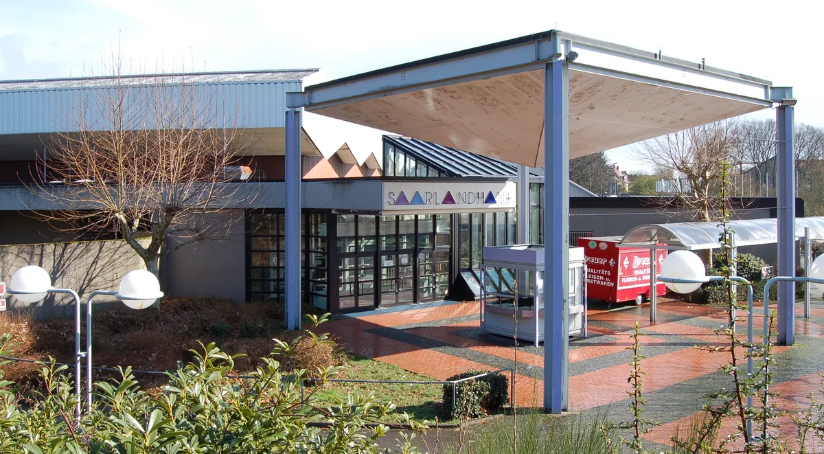 Entrée de la Saarlandhalle à Sarrebruck