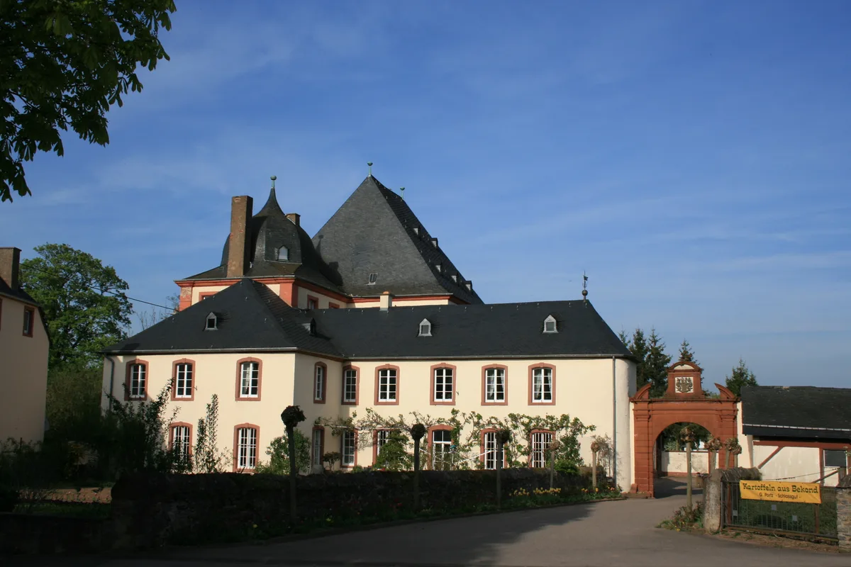 Ensemble du château de Bekond près de Trèves, photographie d’archive de 2010 ; pas l’intérieur de l’orangerie