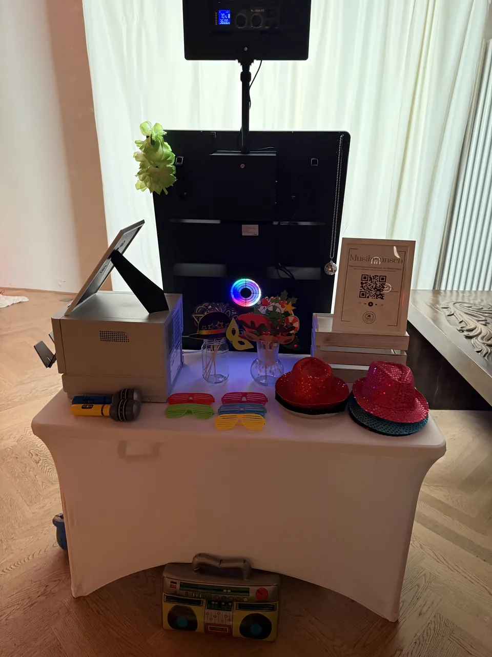 Props and photo printer for the photo mirror