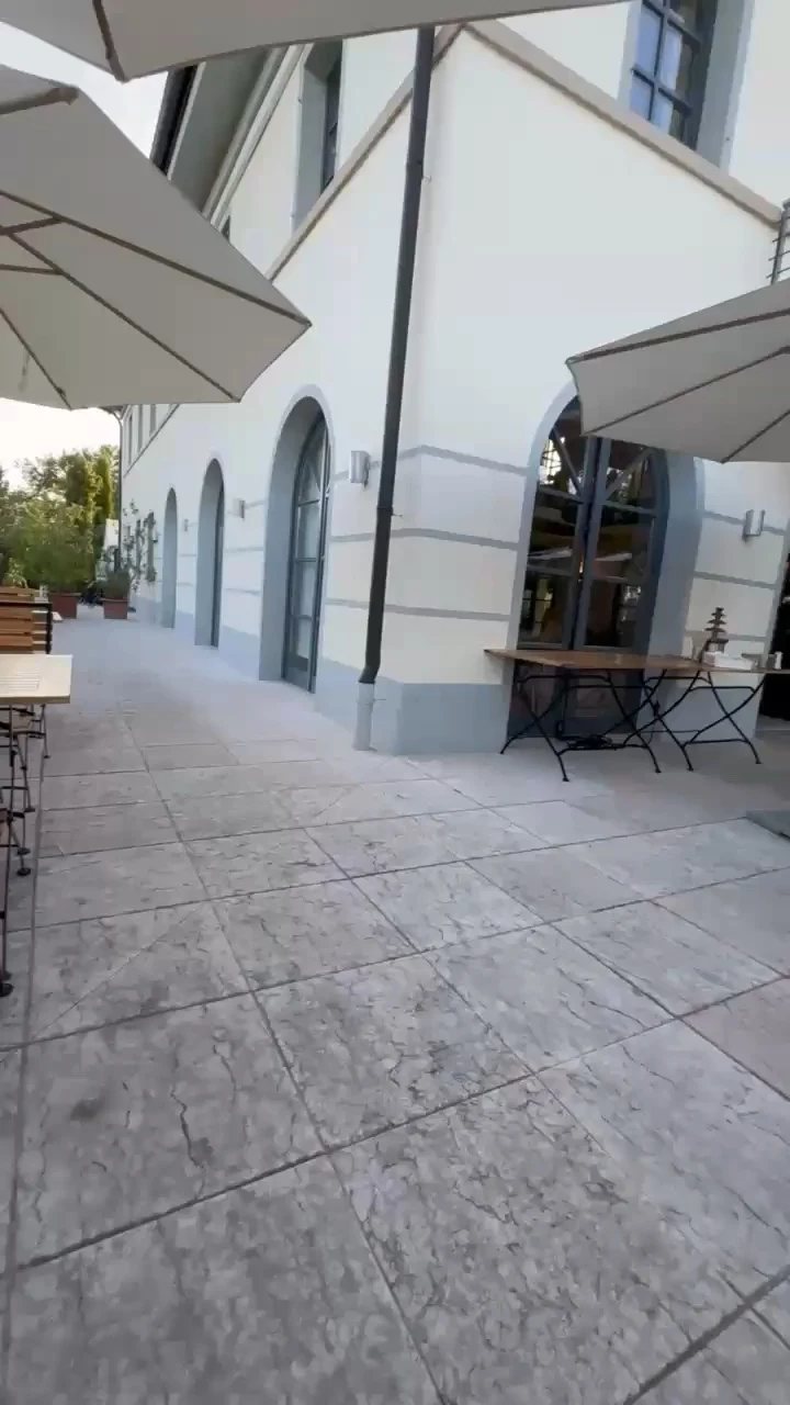 Terrasse devant la vinothèque du Weingut Mussler à Bissersheim