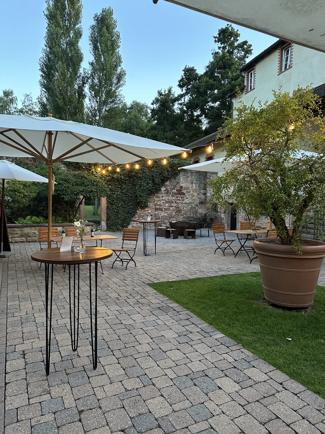 Innenhof von Gut Rehbach in Haßloch